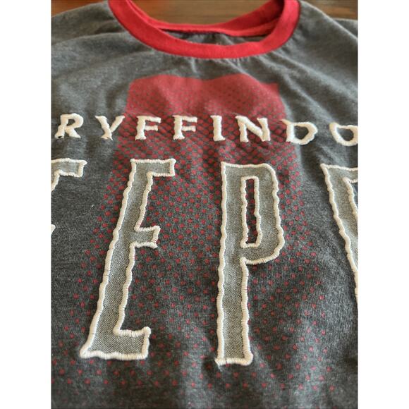 Universal Studio Wizarding World of Harry Potter Gryffindor Keeper T-Shirt Sz S - Picture 4 of 10